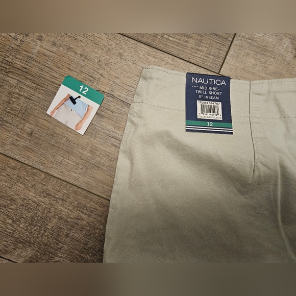 Cream Nautica Women's Mid Rise Twill Short Size 12 5" Inseam NWT - Picture 2 of 5